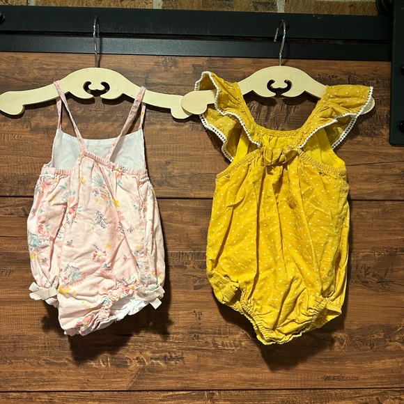 2 Dylan & Abby onesie 6-9 months ( #12) - Picture 5 of 9